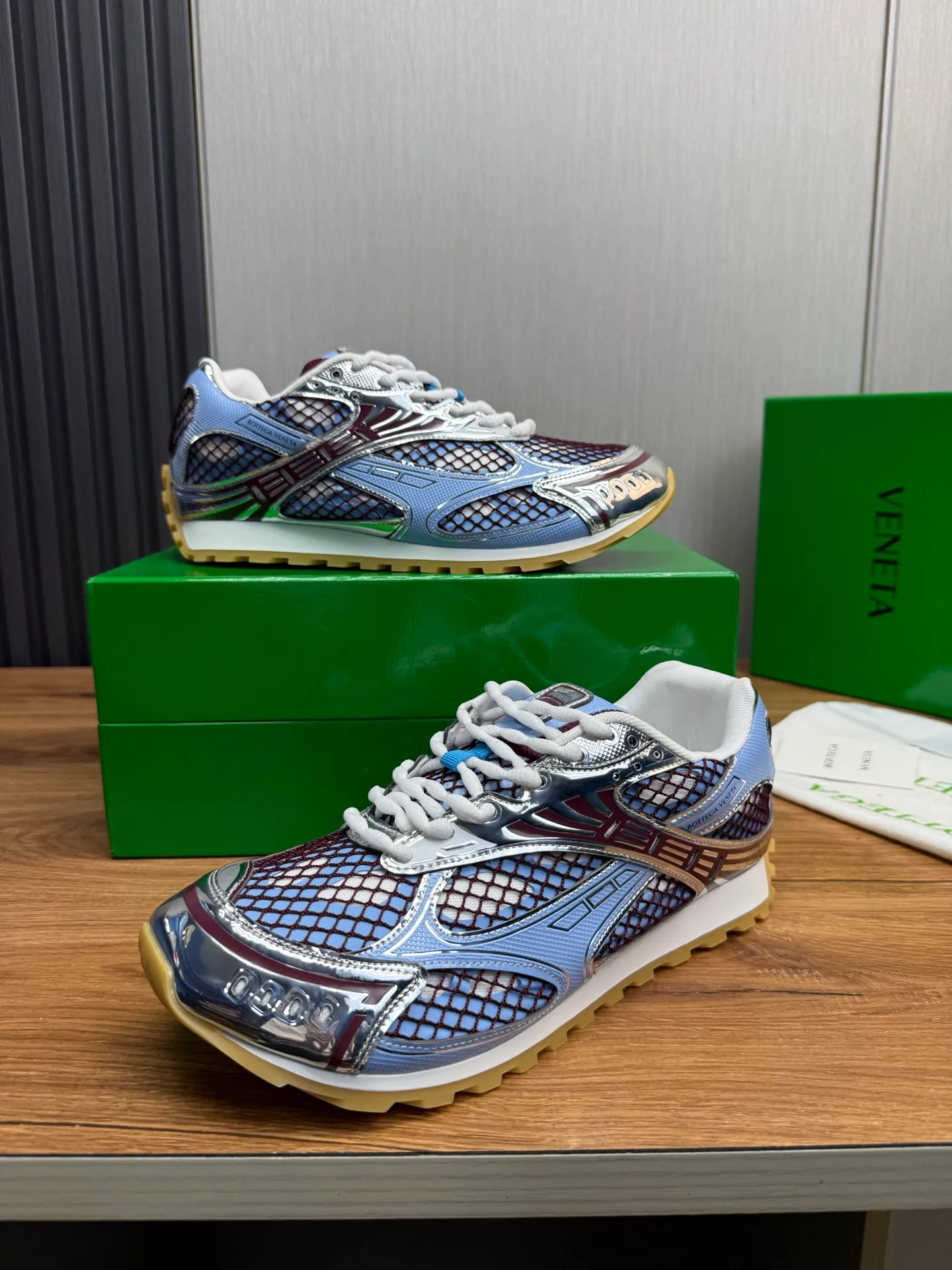 Men's men's shoes 💰620💰 BV top version 𝘽𝙊𝙏𝙏𝙀𝙂𝘼 𝙑𝙀𝙉𝙀𝙏𝘼 Orbit sneakers Wang Yibo same style couple style dad shoes 🩷💚 Runner sneakers, made of lightweight technical mesh fabric. Features a geometric patterned rubber outsole. Pay attention to the package craftsmanship ❕ High version shipping ❗️ Very nice, durable to play with and durable to make ✔️ Standard version 💯💯 The outsole is made of color-blocked TPU outsole. Women’s model 35-41 (40 41 customized) Men’s model 39-46 (45.46 customized) Equipped with original packaging